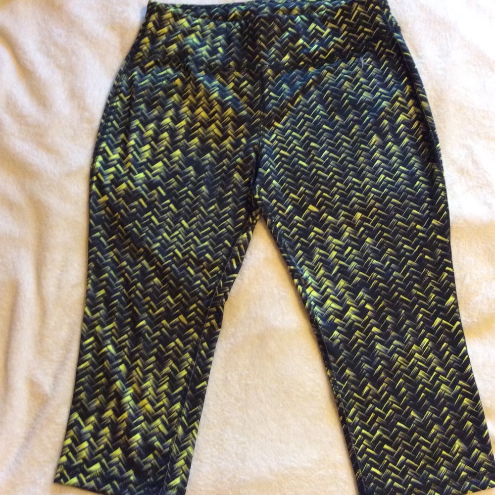 Danskin Now Yellow and Black Capri Leggings